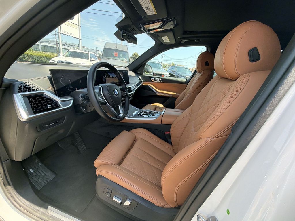 Thumbnail: 2024 BMW X5 - 10