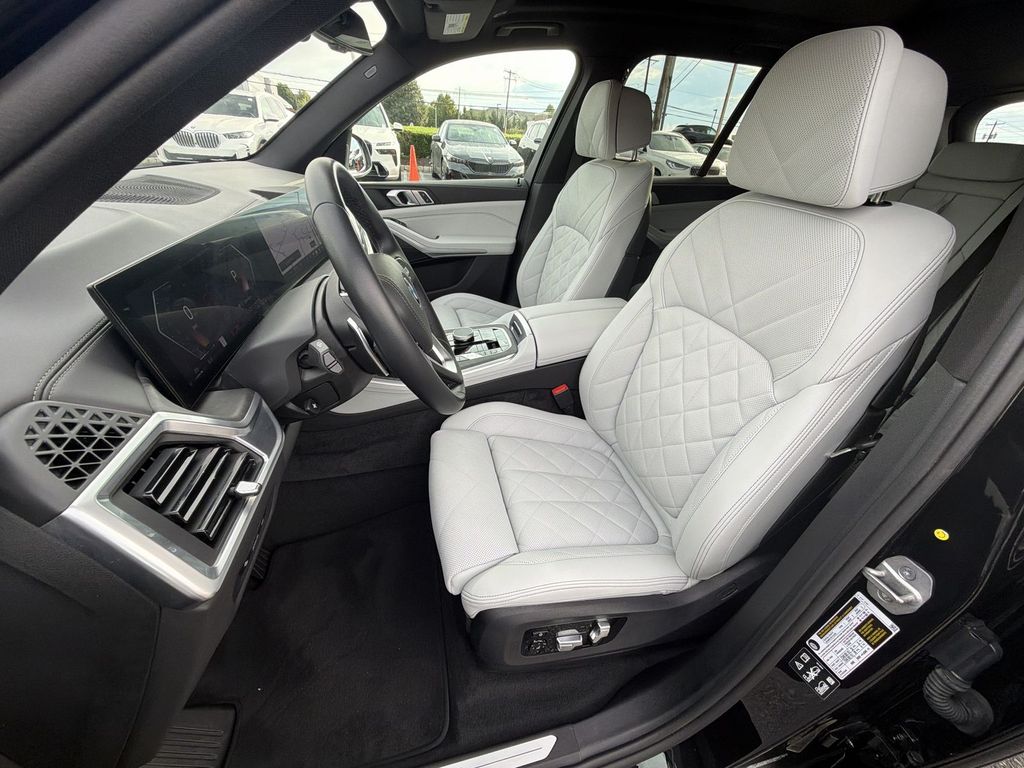 Thumbnail: 2024 BMW X5 - 11