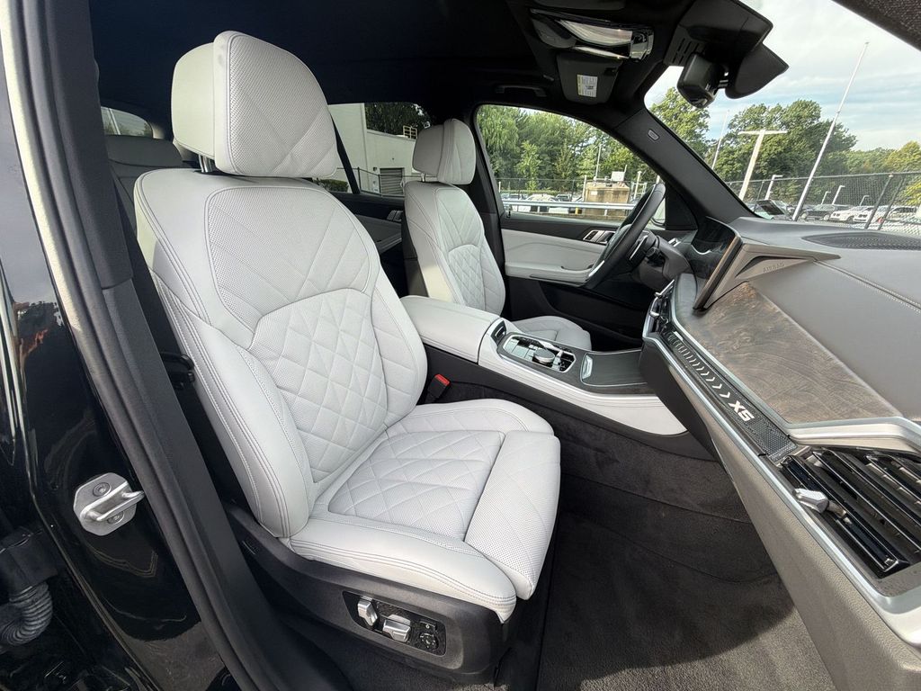 Thumbnail: 2024 BMW X5 - 12