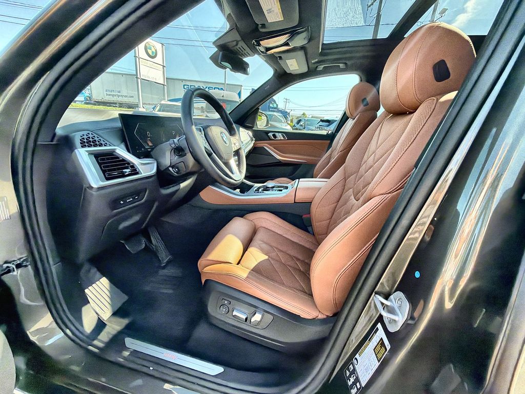Thumbnail: 2024 BMW X5 - 10