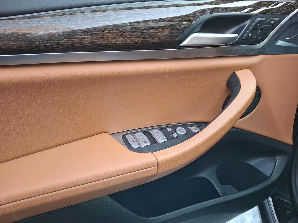 Thumbnail: 2025 BMW X4 - 15