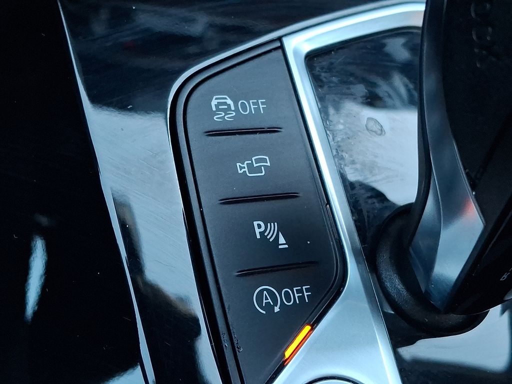 Thumbnail: 2025 BMW X4 - 23