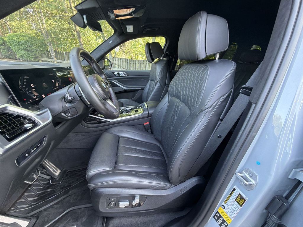 Thumbnail: 2024 BMW X7 - 12