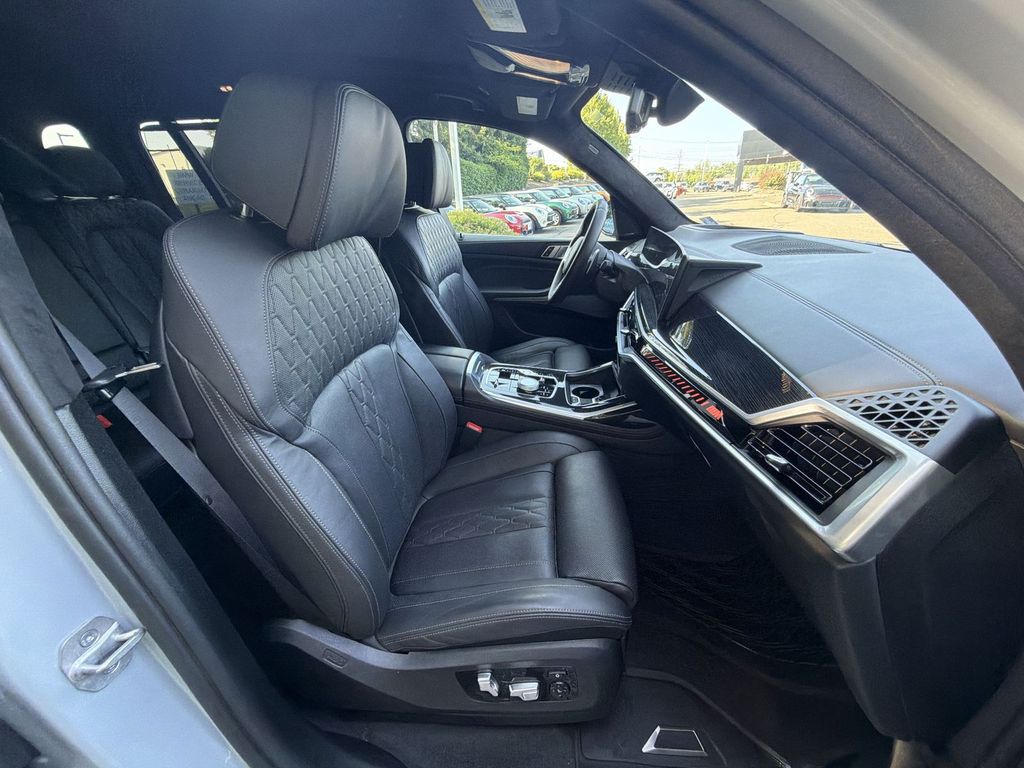 Thumbnail: 2024 BMW X7 - 27