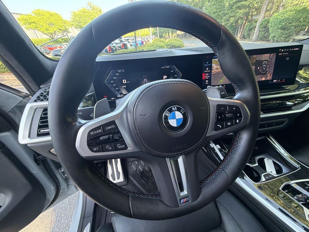 Thumbnail: 2024 BMW X7 - 10