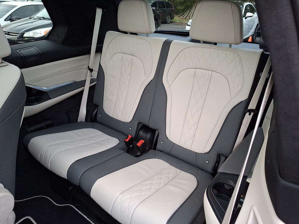 Thumbnail: 2024 BMW X7 - 16