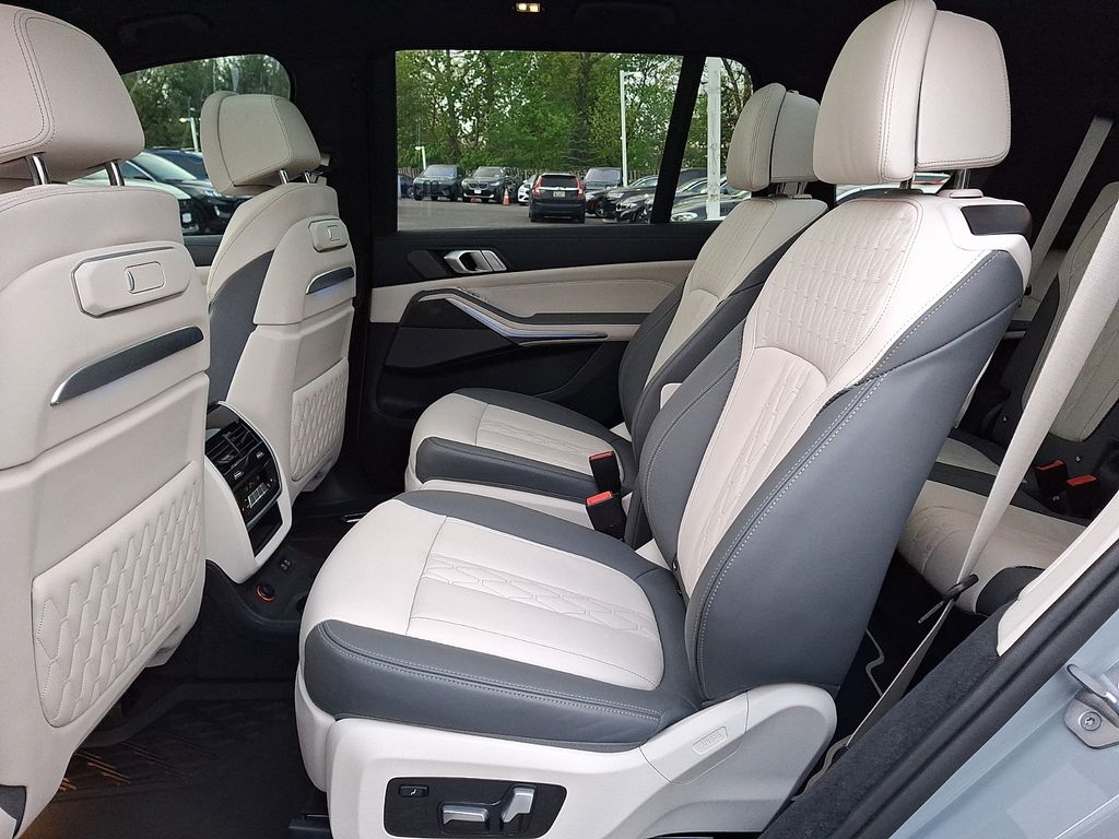 Thumbnail: 2024 BMW X7 - 8