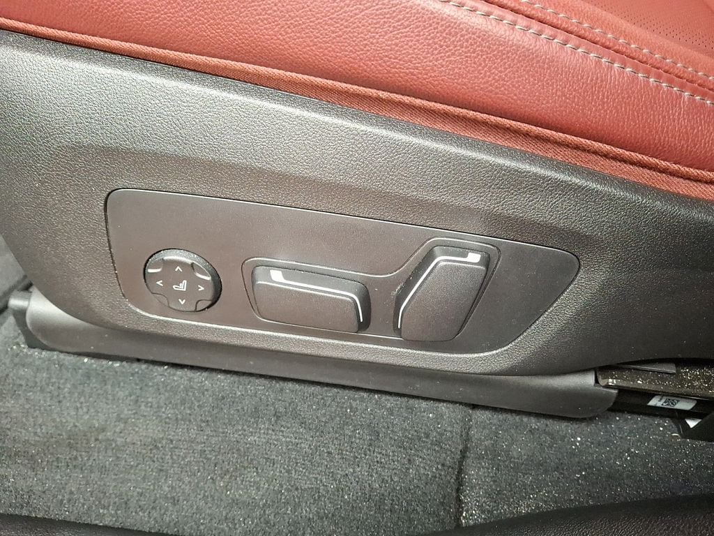 Thumbnail: 2025 BMW X4 - 16