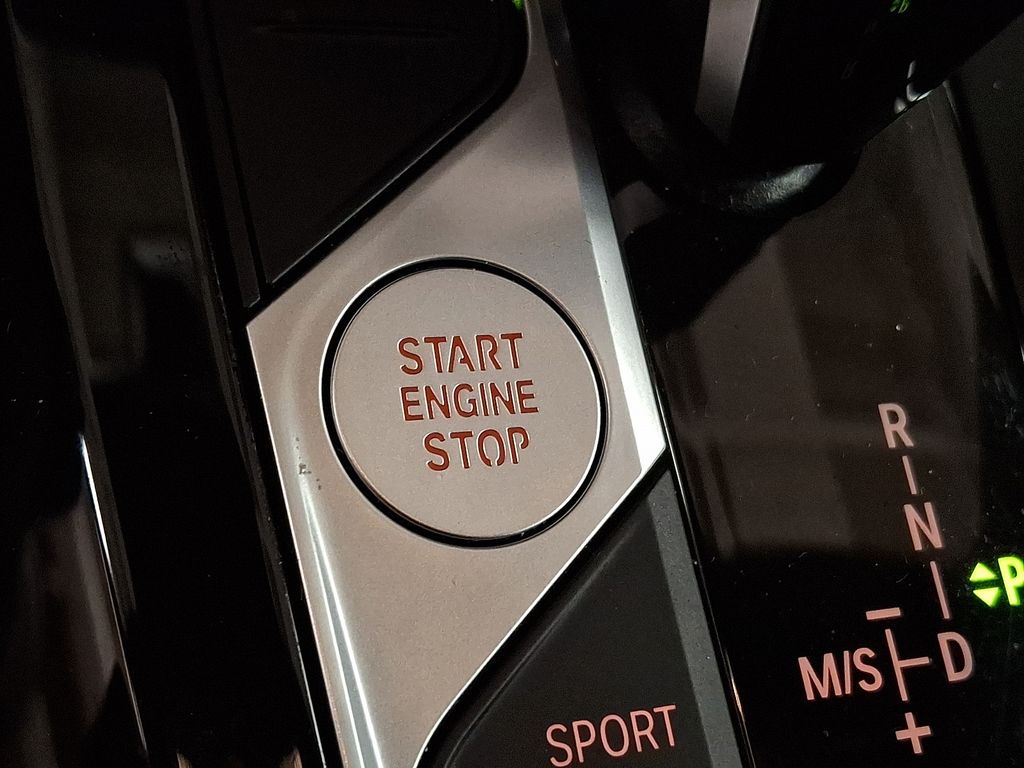 Thumbnail: 2025 BMW X4 - 23