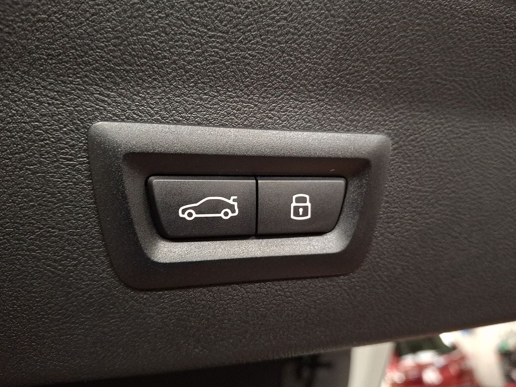 Thumbnail: 2025 BMW X4 - 28