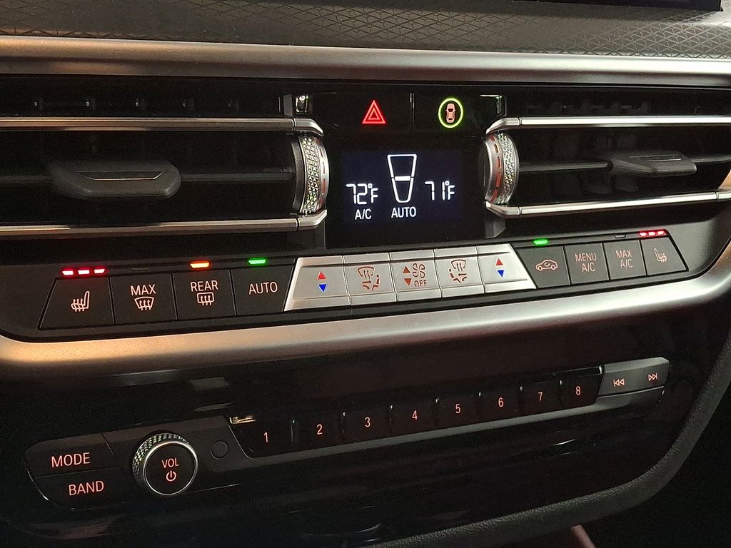 Thumbnail: 2025 BMW X4 - 18