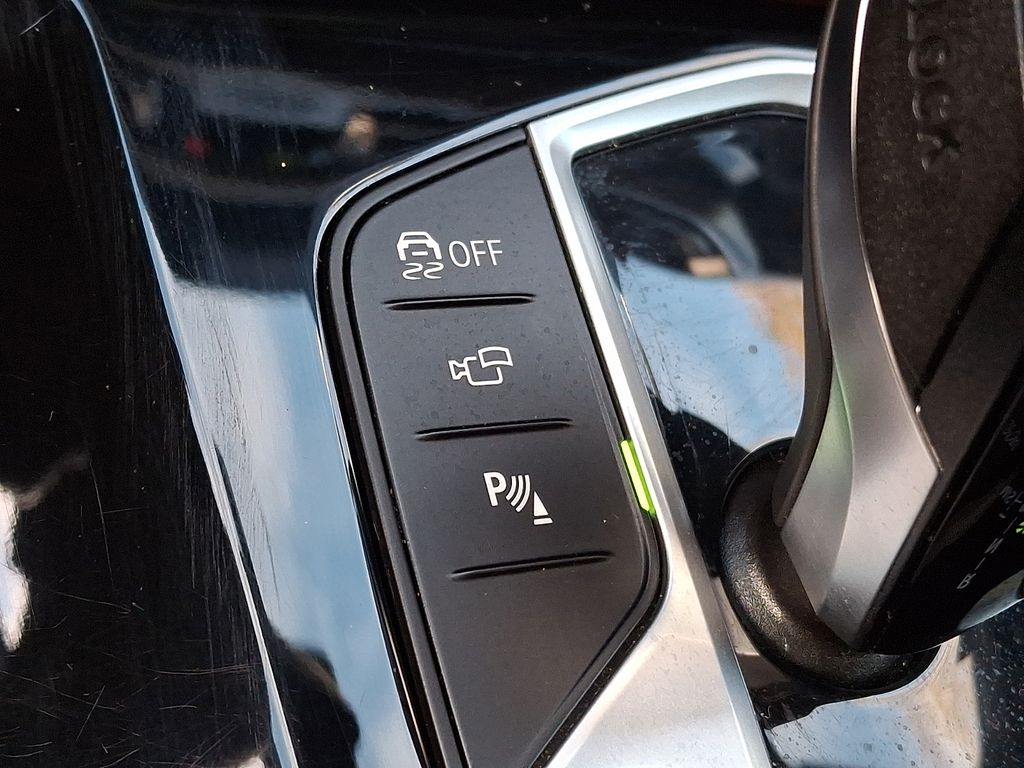 Thumbnail: 2025 BMW X4 - 24