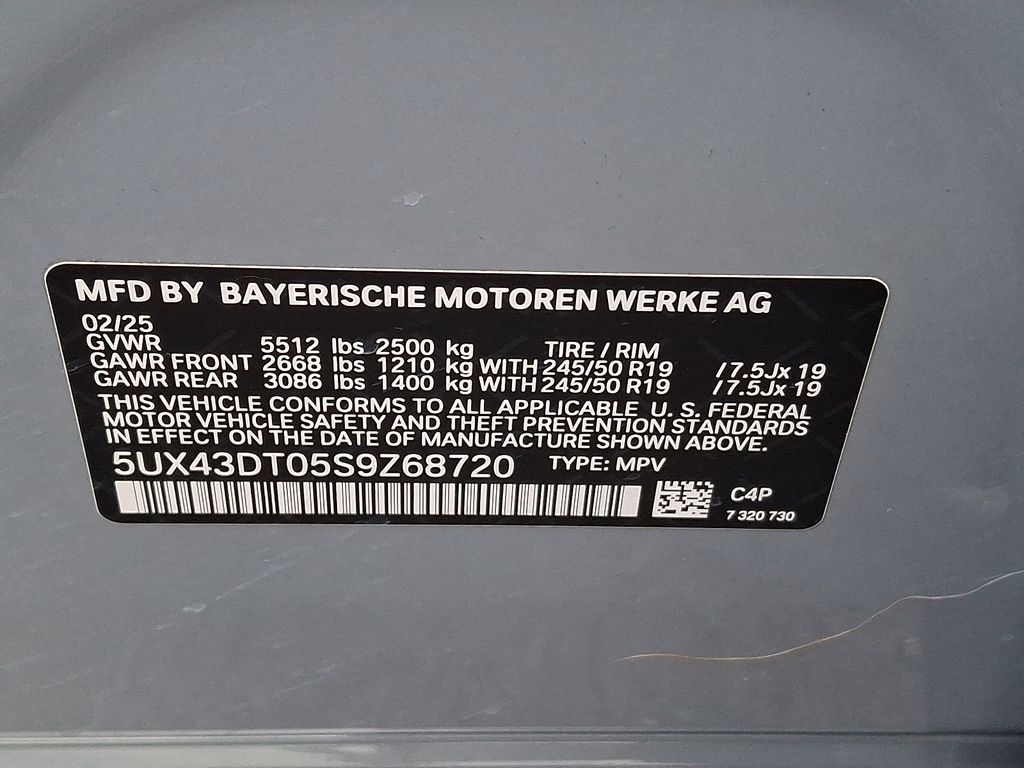 Thumbnail: 2025 BMW X4 - 13