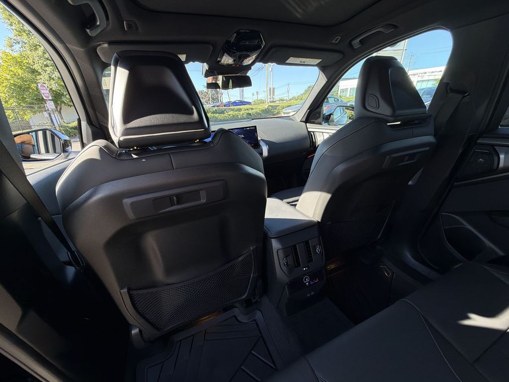 Thumbnail: 2026 BMW X3 - 13