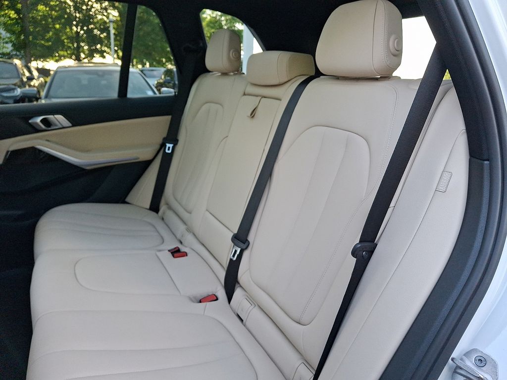 Thumbnail: 2021 BMW X5 - 8