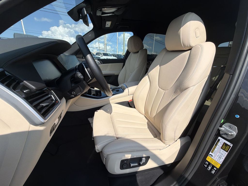 Thumbnail: 2021 BMW X5 - 11