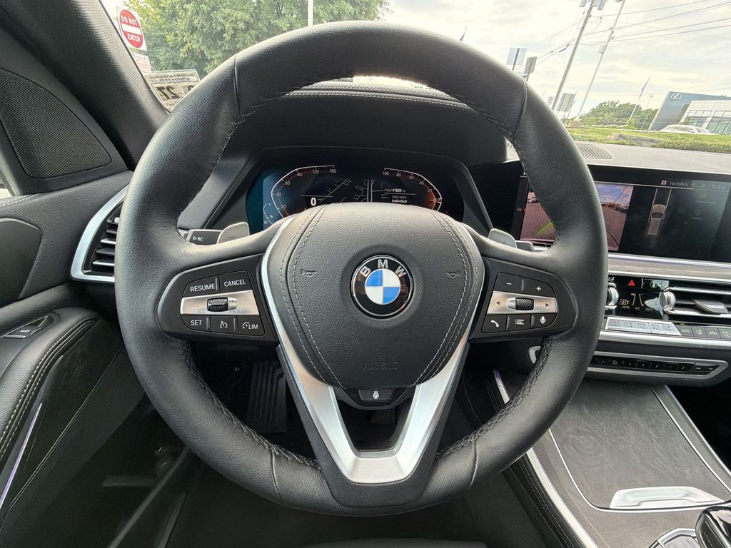 Thumbnail: 2022 BMW X5 - 10