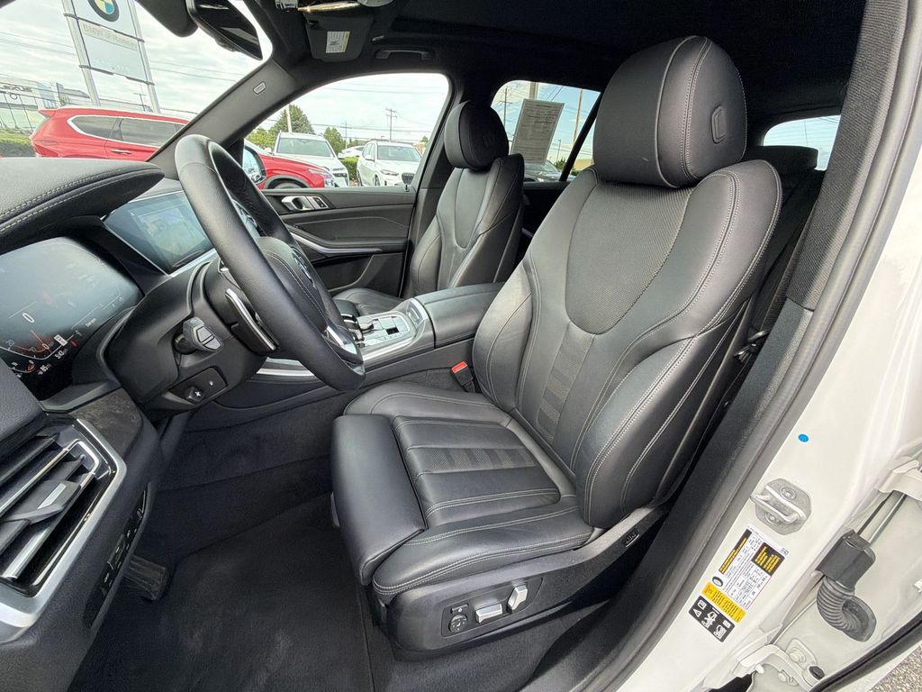 Thumbnail: 2022 BMW X5 - 12