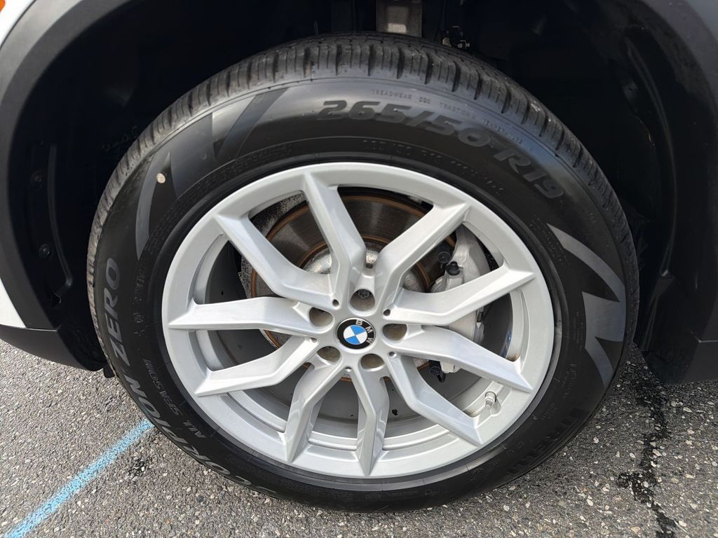 Thumbnail: 2022 BMW X5 - 8