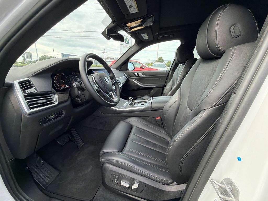 Thumbnail: 2022 BMW X5 - 11
