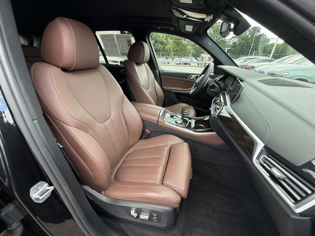 Thumbnail: 2020 BMW X5 - 28