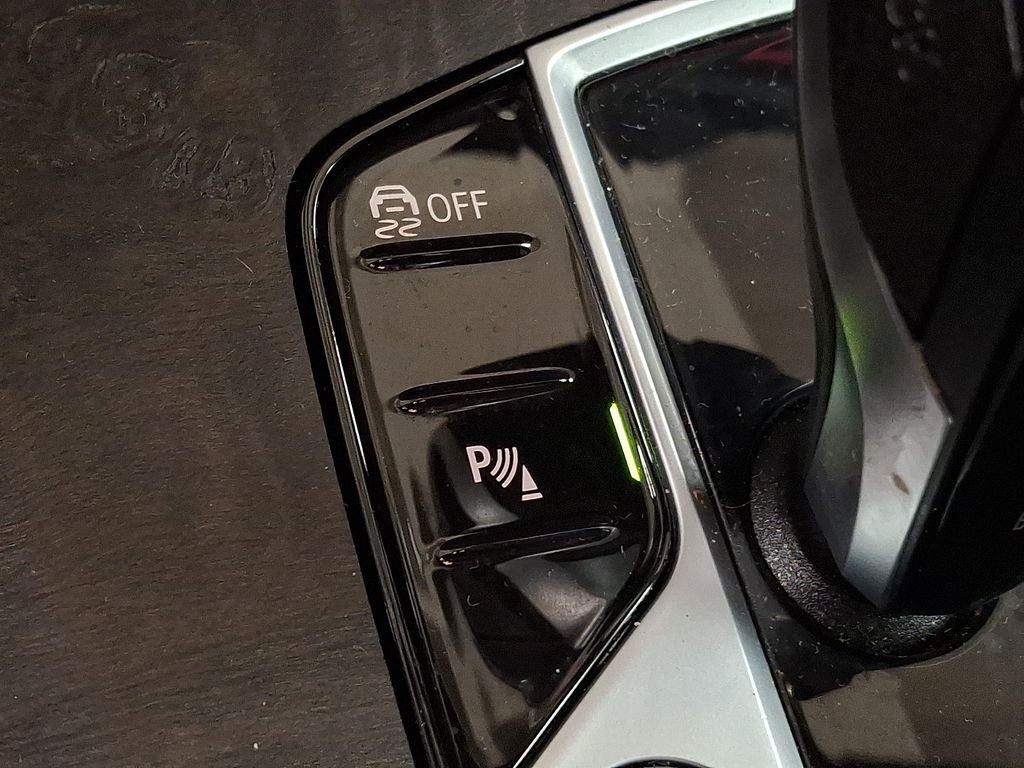 Thumbnail: 2022 BMW X5 - 21