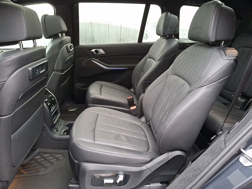 Thumbnail: 2022 BMW X7 - 7