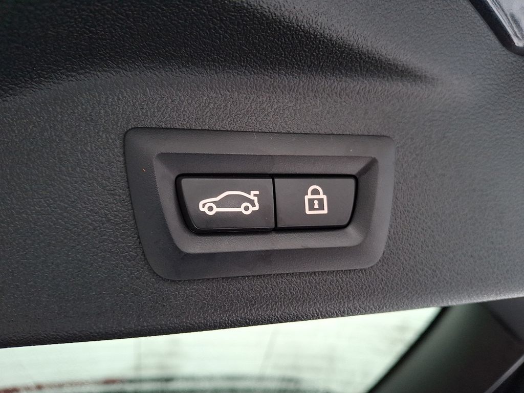 Thumbnail: 2022 BMW X7 - 30