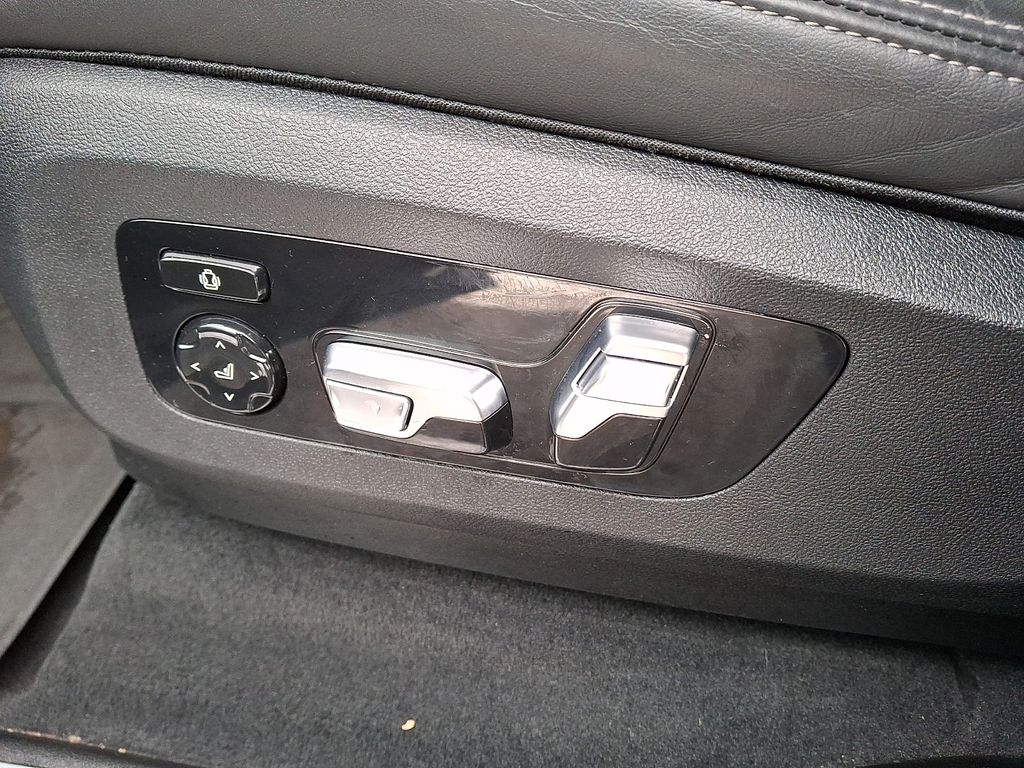 Thumbnail: 2022 BMW X7 - 17