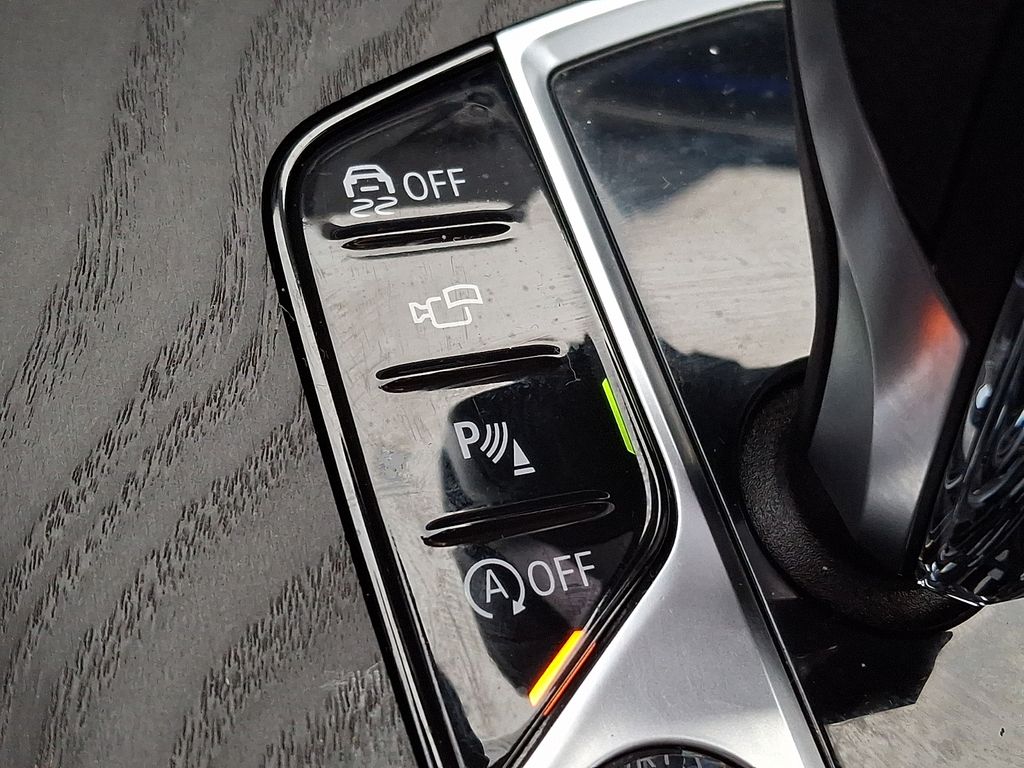 Thumbnail: 2020 BMW X7 - 23