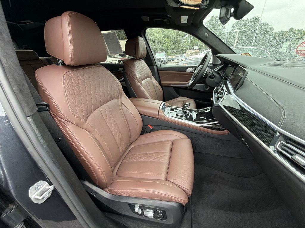 Thumbnail: 2021 BMW X7 - 28