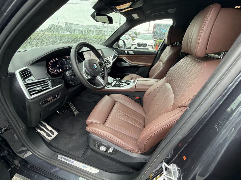 Thumbnail: 2021 BMW X7 - 11