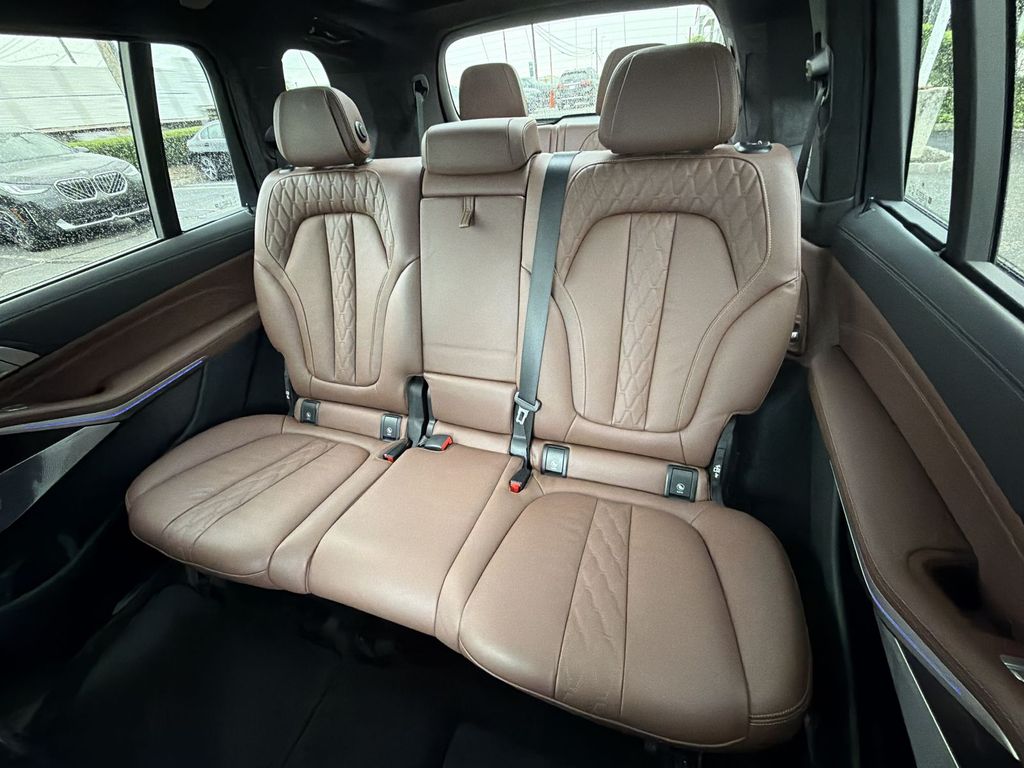 Thumbnail: 2021 BMW X7 - 27