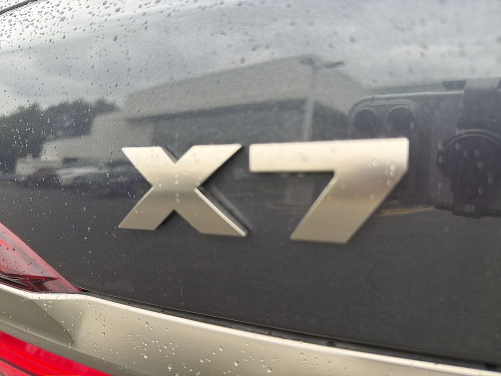 Thumbnail: 2021 BMW X7 - 7