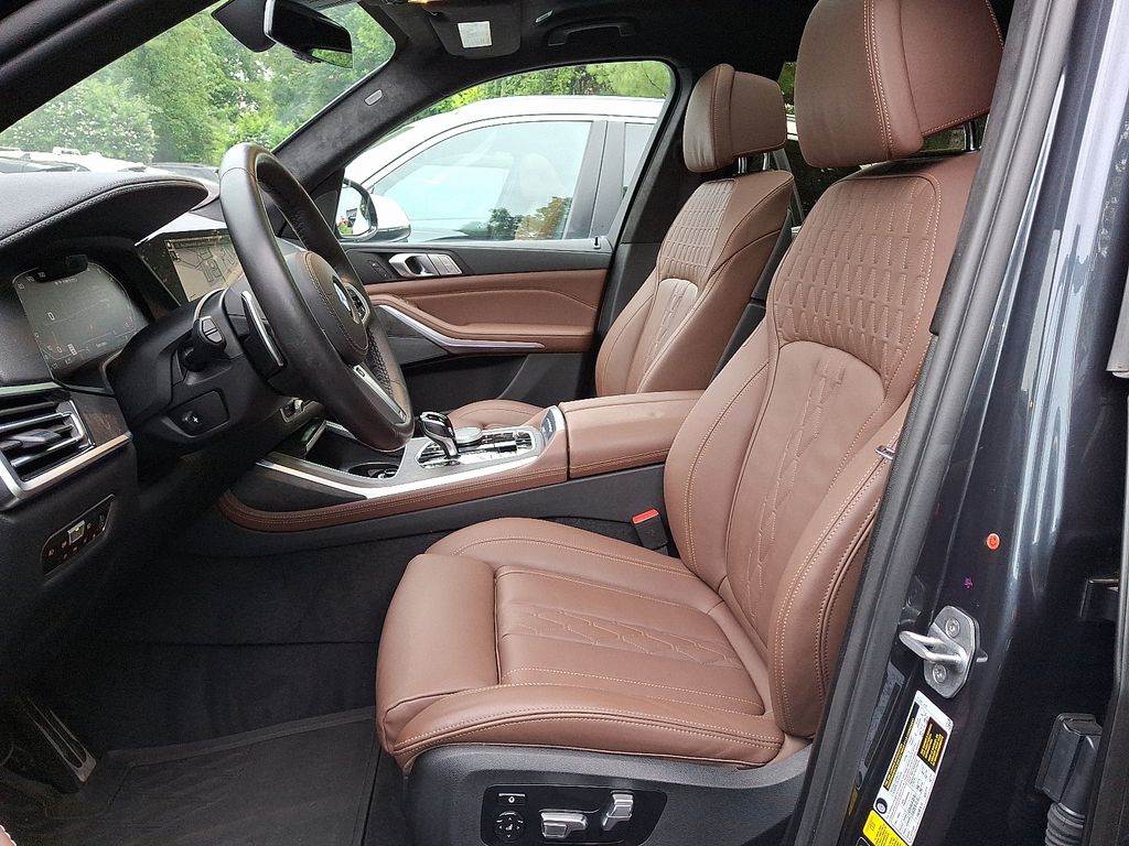 2022 BMW X7 M50i 6