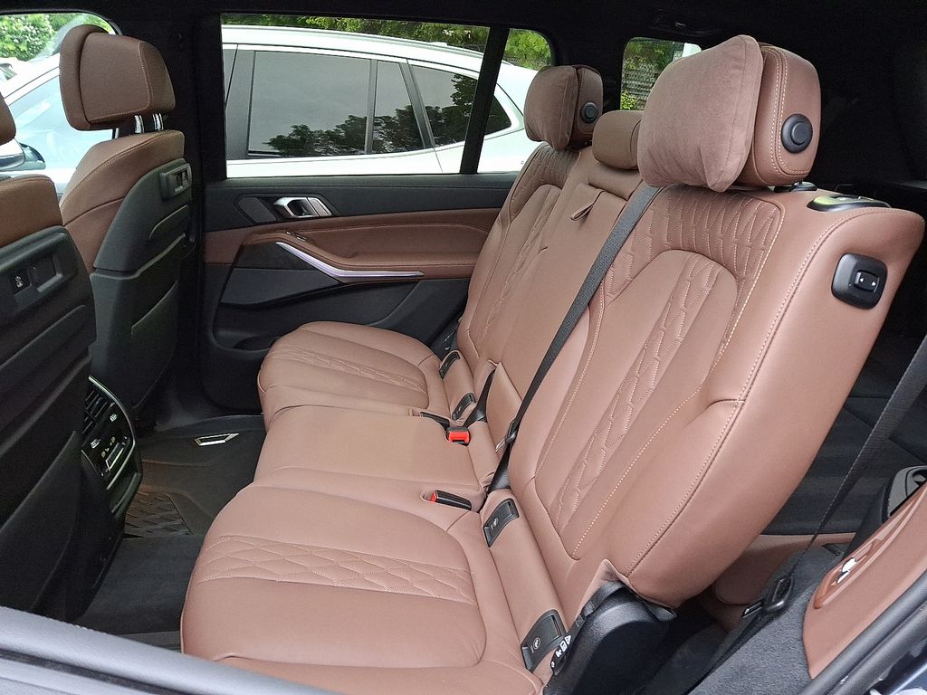 2022 BMW X7 M50i 7