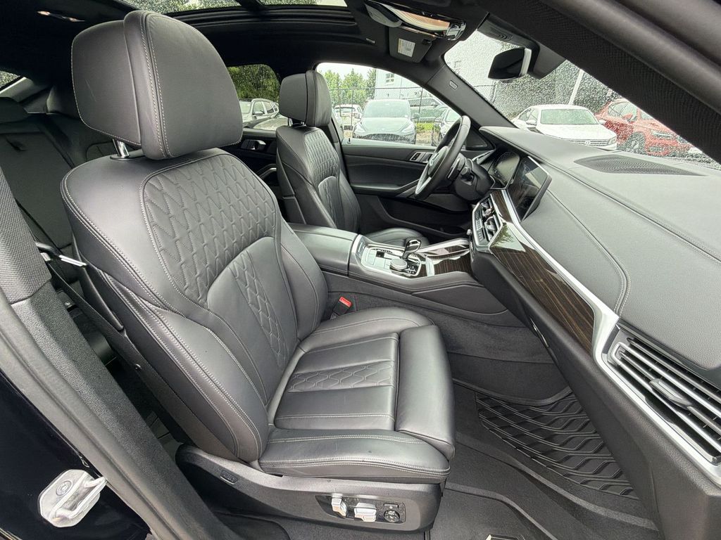 Thumbnail: 2023 BMW X6 - 12