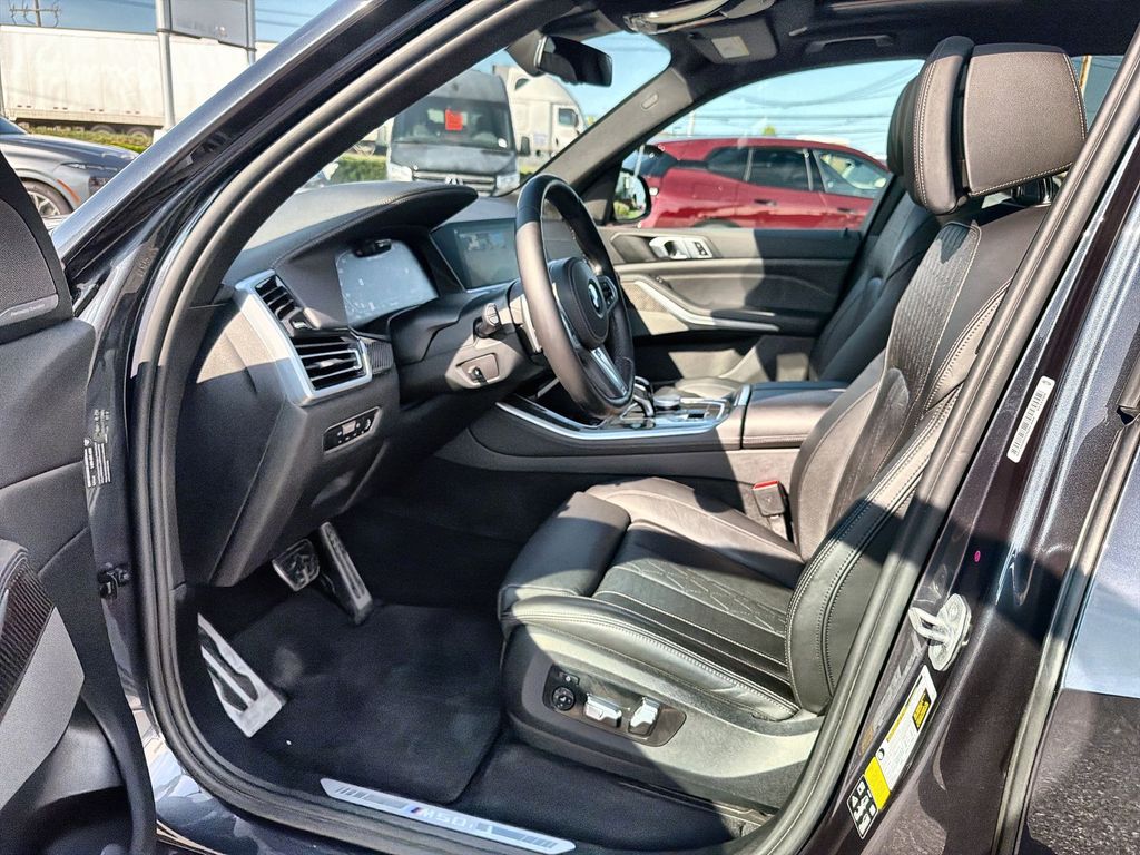 Thumbnail: 2022 BMW X5 - 11
