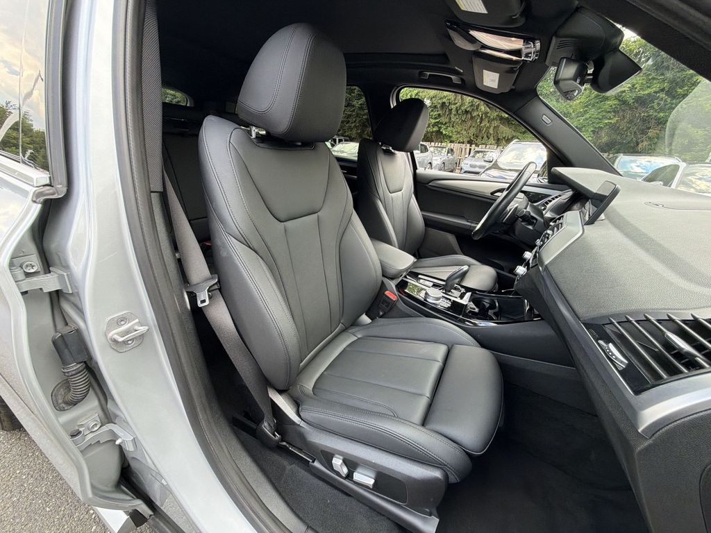 Thumbnail: 2021 BMW X3 - 11