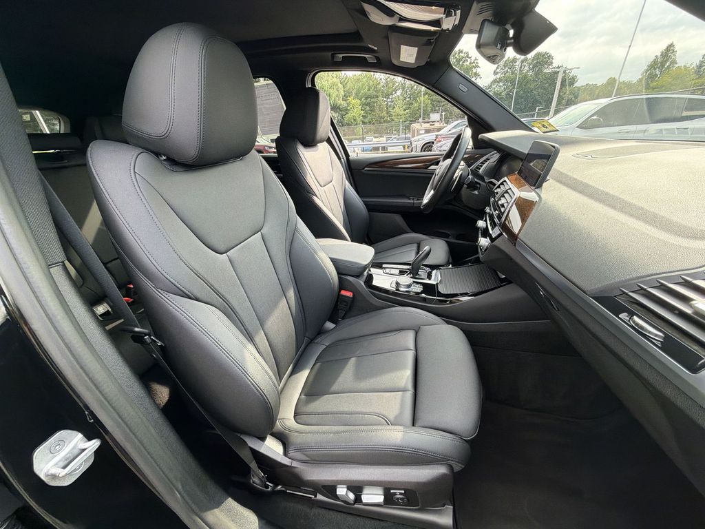 Thumbnail: 2021 BMW X3 - 28
