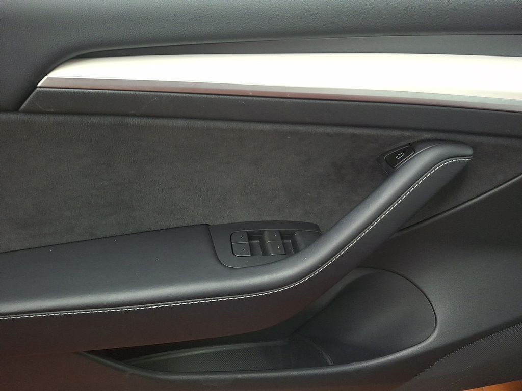 Thumbnail: 2022 Tesla Model 3 - 17