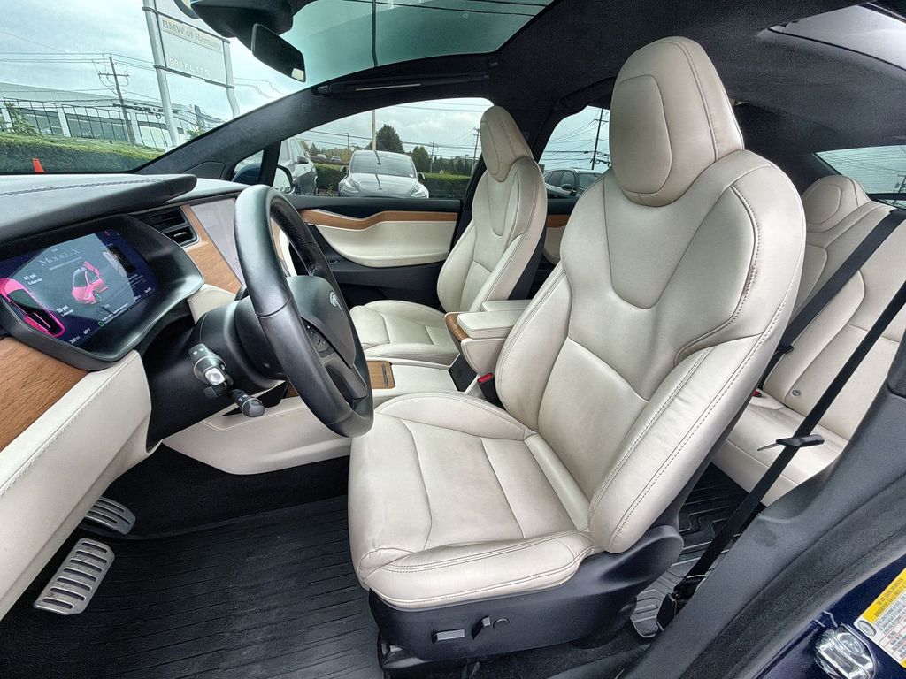 Thumbnail: 2020 Tesla Model X - 10