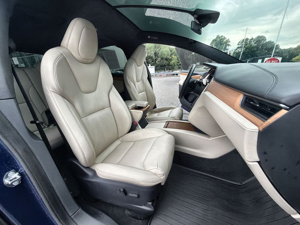 Thumbnail: 2020 Tesla Model X - 11