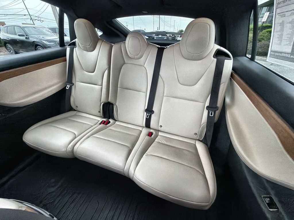 Thumbnail: 2020 Tesla Model X - 28