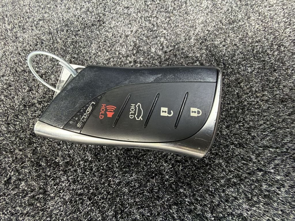 Thumbnail: 2019 Lexus ES - 18