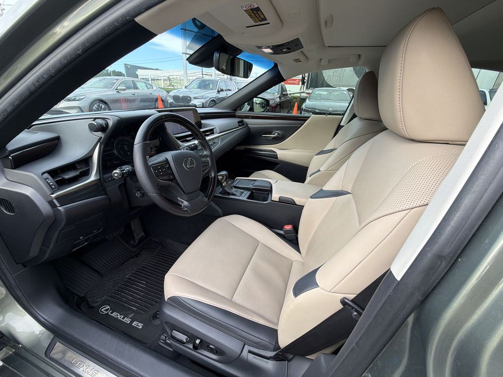 Thumbnail: 2019 Lexus ES - 7