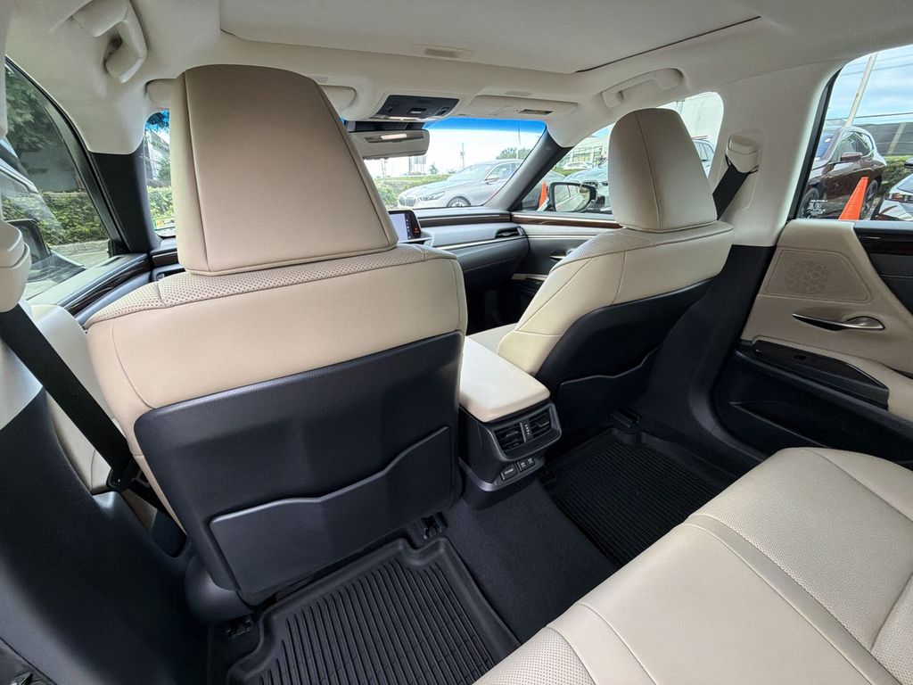 Thumbnail: 2019 Lexus ES - 13