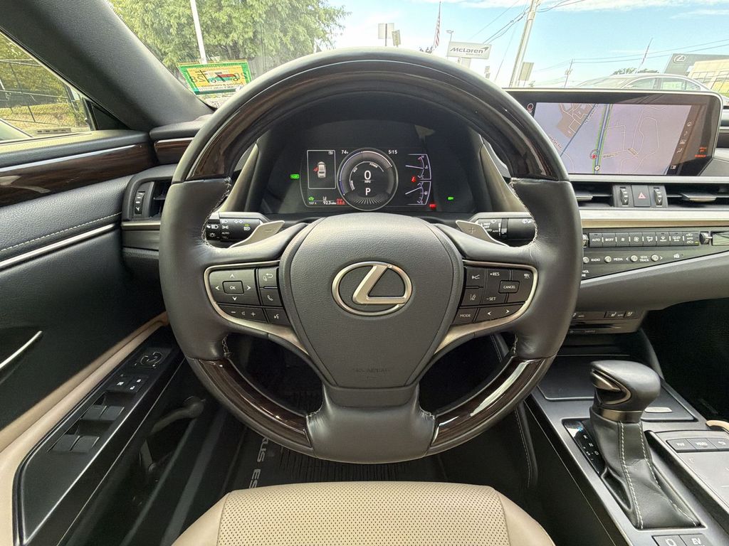 Thumbnail: 2019 Lexus ES - 10