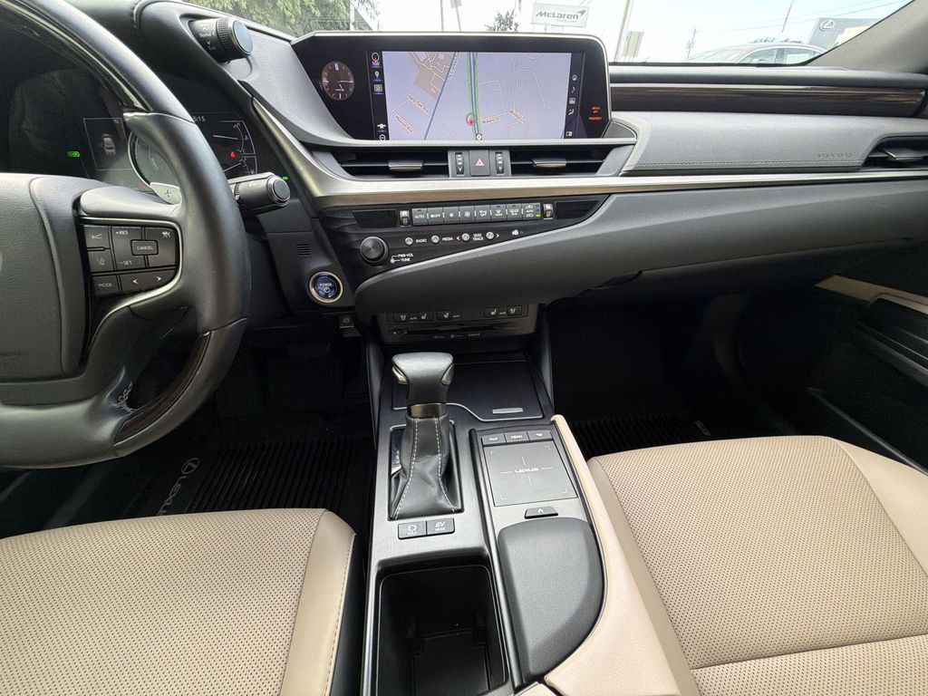 Thumbnail: 2019 Lexus ES - 14
