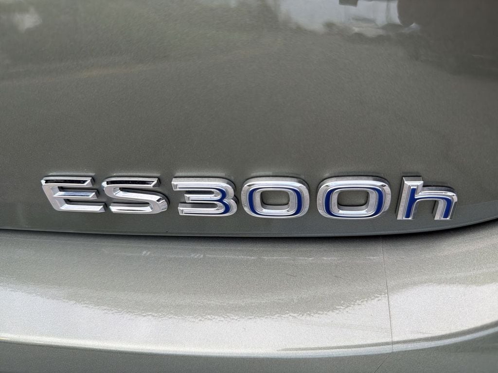 Thumbnail: 2019 Lexus ES - 26